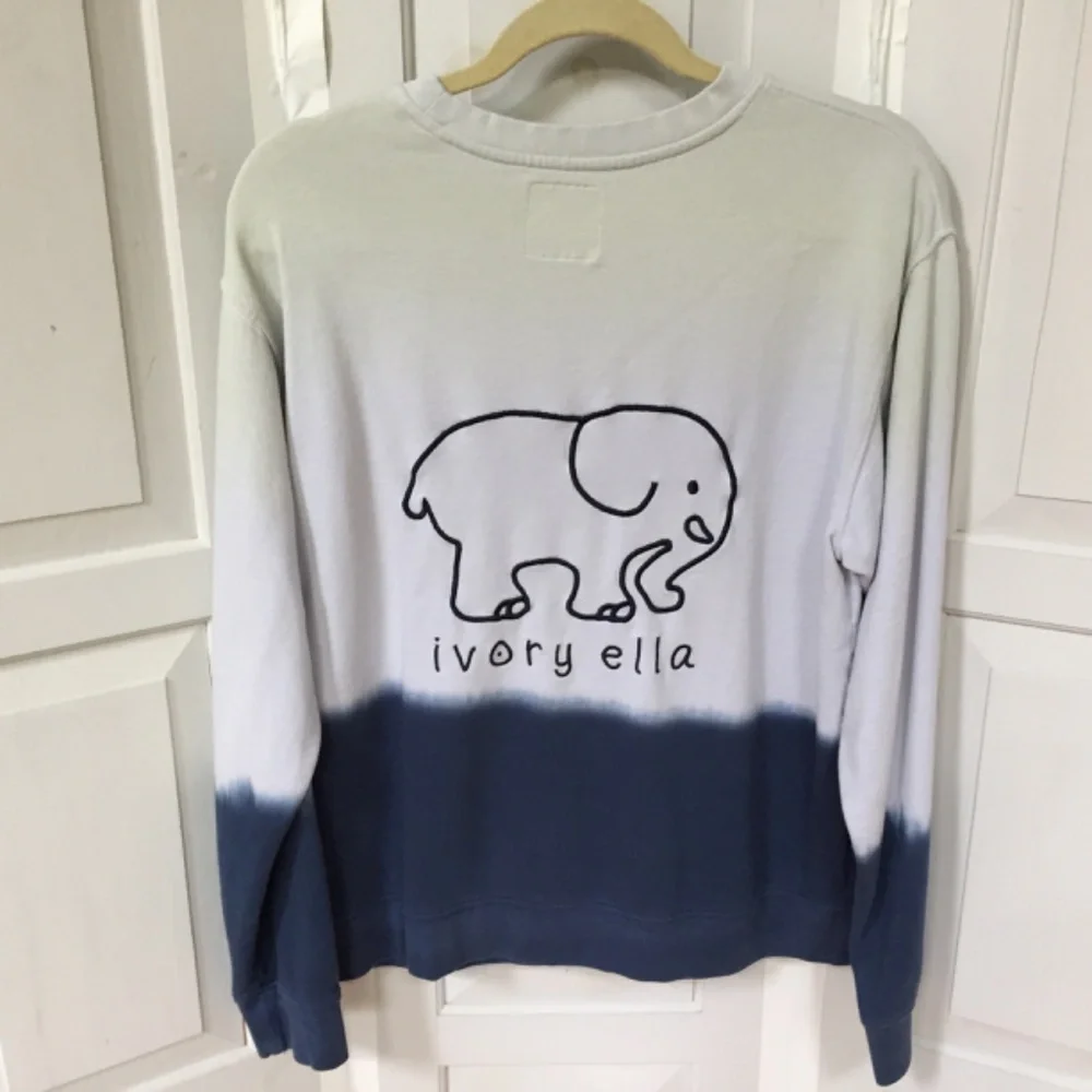 Ivory Ella White and Blue Organic Cotton Sweatshirt - Picture 9 of 13